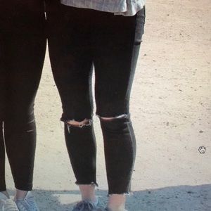 black ripped skinny jeans